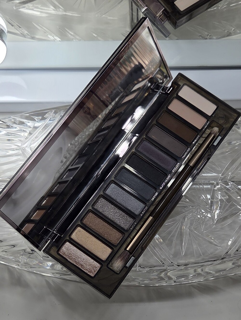 Urban Decay Naked Smoky Eyeshadow Palette Discontinued 12 Shades + Brush - Picture 3 of 5